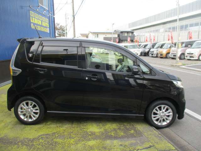 軽自動車の登録には住民票・認印が必要となります。お早目の納車をご希望の場合は、事前にご用意頂きご来店頂けますと納車までがスムーズになります！ご不明な点はスタッフまでお気軽にお問合せ下さい！