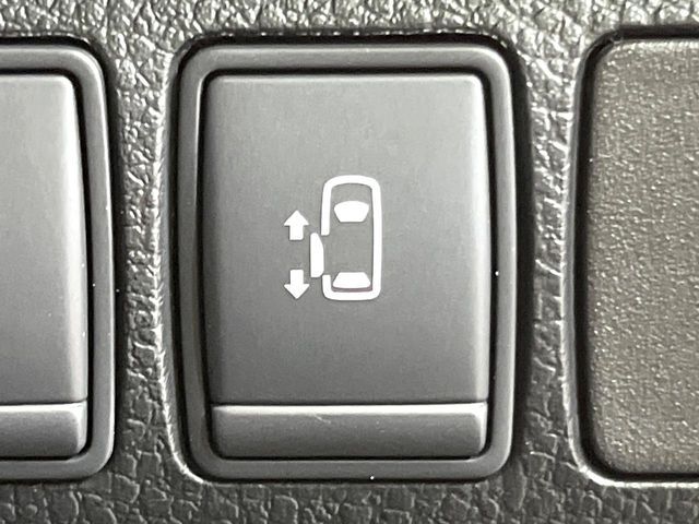 【パワースライドドア】スマートキーや運転席のスイッチでスライドドアの開閉が可能♪電動だから力を入れてドアを開ける必要が無く、小さいお子様でも、重い荷物を持っている時もラクに開け閉めできます♪