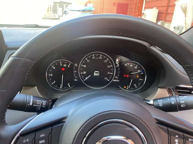 店舗敷地内は500坪あるので、ナンバーの無い車でも少しであれば試乗ができます。車検のある車の試乗は公道で出来るので一緒にドライブいきましょう☆