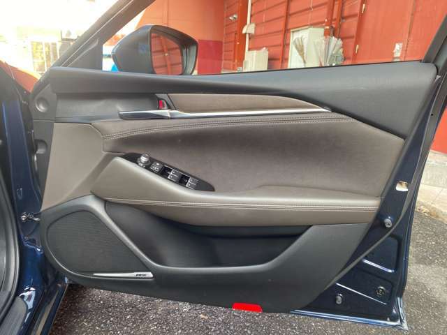 写真は装備品だけでなく、傷の写真など車の状態がわかるように心がけております。追加で見たいところがある場合は気軽にお問い合わせください♪