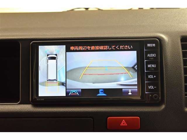 パノラミックビューモニター付きです。車両を上から見たような映像をディスプレイオーディオ画面に表示。運転席からの目視だけでは見にくい、車両周辺の状況をリアルタイムでしっかり確認できます。