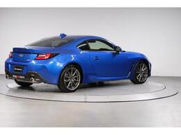 スバル認定中古車！人気色WRブルー 訳7700KMの低走行車 ワンオーナー ナビ・ETC・バックカメラのオプションが装着された1台！