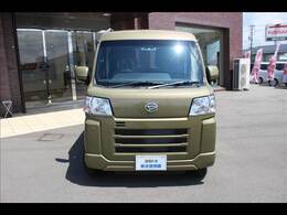 広い展示場には目移りしちゃうくらい軽・届出済未使用車が展示されてます