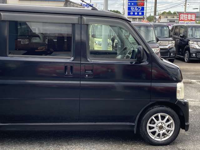 オイル交換も当店人気のメニューになっております。当店ご購入者様以外もご利用されています。