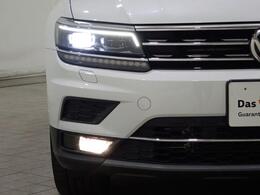 日中の自然光に近いLEDの光がより明るく夜道を照らし、ドライバーの疲労を減らします。また先行車や対向車に配慮した「IQ　Light」装備です