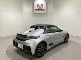 【Honda認定中古車 U-Select】　は3つの安心をお約束します。　1　Hondaのプロが整備した安心。 2　第三者機関がチェックした安心。　3　購入後もHondaが保証する安心。