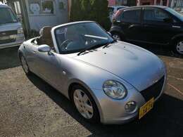 オープンにした状態。電動オープン機構は正常に動いています。