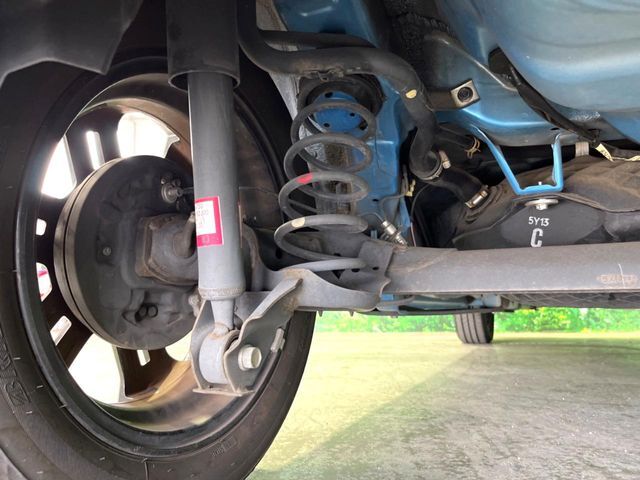 お車を安心してお乗りいただく為には、足回りの定期点検が欠かせません。サービスサポート（有償保証）では無料点検もご提供しており、安心のカーライフをお過ごしいただけるサポート体制が整っています。