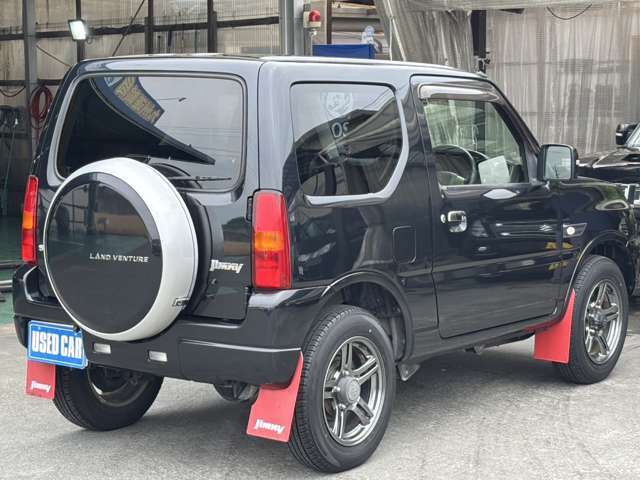 ★右斜め後ろからの一枚です★納車前にはバッチリ仕上げをしてご納車しております！商談時に小キズや線キズなど気になる所があればお気軽にご相談下さい♪内装の写真も是非ご覧ください♪