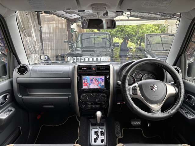★インパネ廻り★もちろん大きな傷も御座いません☆安心して運転できるように両席エアバック搭載しております！！軽自動車とは思えない程広く足を伸ばせます！！是非一度試乗はいかがですか？(＃^.^＃)