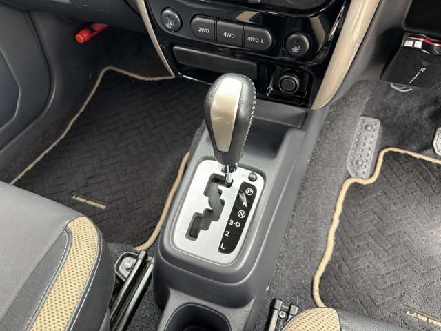 ★AT！(*^-^*)オートマ車限定免許の方でも楽しんで運転できます(*^-^*)ドライブが楽しく感じれる一台です(*^^)v是非ご来店して試乗してみてください(*^^)v