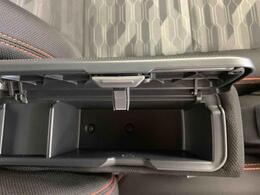 当店では車両本体価格以外に、諸費用を含めた支払総額も表示しておりますので、お客様の予算にピッタリのおクルマお選びができます。コーティングやJAFをセットにしたオトクな購入パックも好評です。