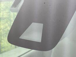 【インテリジェントエマージェンシーブレーキ】フロントカメラで前方の車両や歩行者を検知。衝突しそうな時は衝突被害軽減ブレーキが作動、衝突回避をサポート。より安全にドライブをお楽しみいただけます。