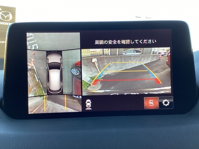 狭い場所での駐車やすれ違いなどでより的確な運転操作に役立つ360°ビューモニターが装備されています。