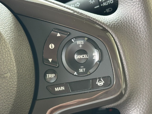 クルーズコントロール付き！！高速道路等でアクセルを踏まなくても一定速度で楽々ドライブ♪長距離ドライブには欠かせない機能の1つです！