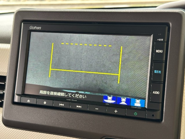 リアカメラは切り替えが可能。状況に合わせて3つの視点が選べ後退時の安心感を高めます。