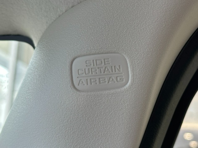 サイドカーテンエアバッグも付いていますので、万が一の際に乗員を守ってくれます。