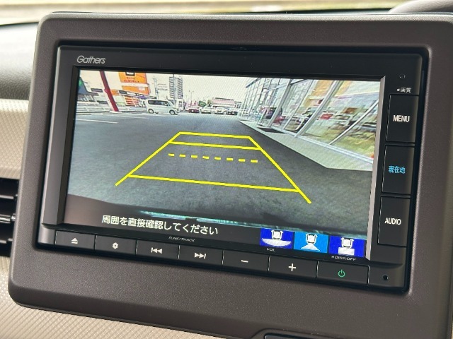 リアカメラは切り替えが可能。状況に合わせて3つの視点が選べ後退時の安心感を高めます。