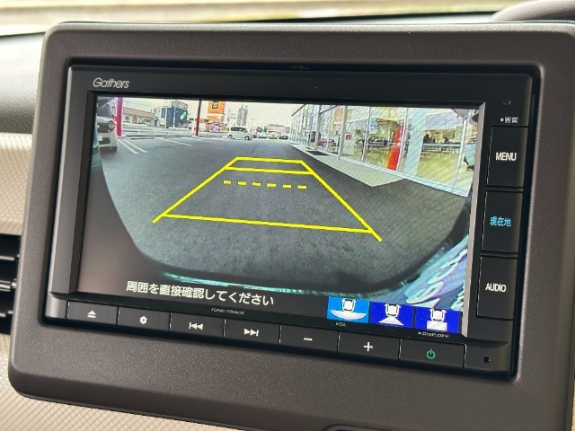 バックで駐車するのは苦手・・・。というそんなあなたでもご安心していただけるハズ！！安心のバックモニター付です☆