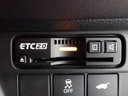 デザインスッキリのビルトイン『ETC』！高速道路の特典はもちろん、キャッシュレスなので料金所では徐行するだけで通過可能です！