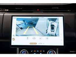 【360°サラウンドカメラ】全周囲のカメラを繋ぎ合わせ上からのアングルを画面上に映し出します。見やすい為バックも安全に運転できます。