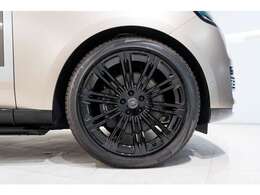 オプション23インチアルミホイール装着しております