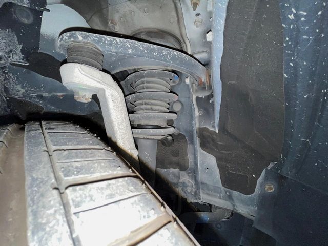 お車を安心してお乗りいただく為には、足回りの定期点検が欠かせません。サービスサポート（有償保証）では無料点検もご提供しており、安心のカーライフをお過ごしいただけるサポート体制が整っています。