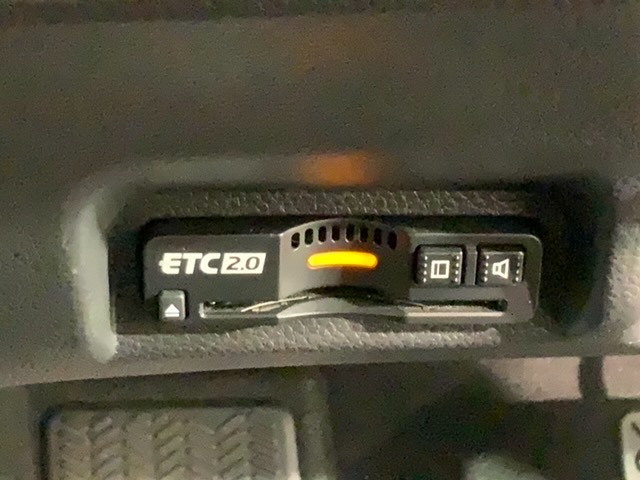 いまや快適なカーライフに欠かせないETCが付いています。