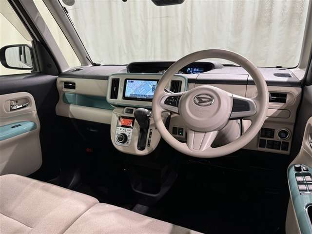 運転の際、常に目にする部分だけにシックで飽きのこないデザインが良いですね。