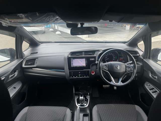 使いやすさを重視したインパネデザイン。すっきりとしたレイアウトが車内をさらに引き立てます。