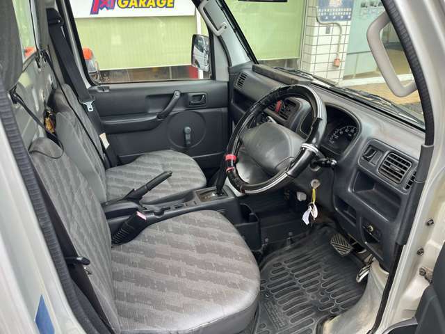 運転席はこんな感じです！
