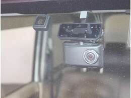 お車の査定士が、外装、内装、エンジン等の機関系、324項目に及ぶ車輌状態の検査をして車の品質を「中古車検査品質基準」です。買って安心！乗って安心！