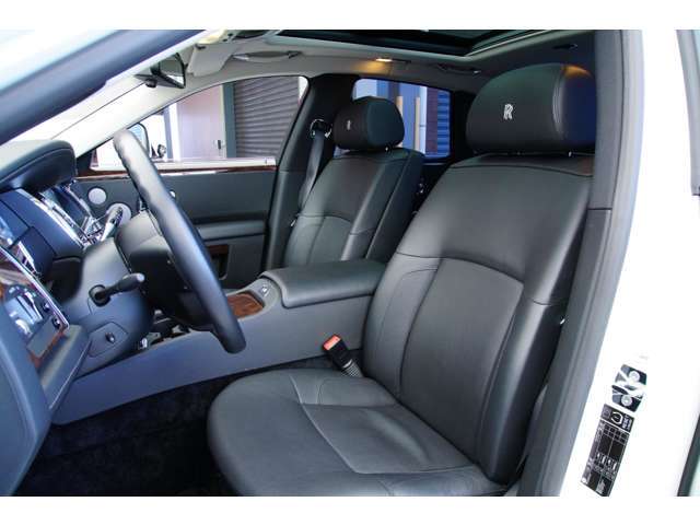 【高価買取査定】国産・輸入車問わず、独自のルートがございますので、自信を持って査定価格をご提案いたします。お気軽にお問い合わせくださいませ。