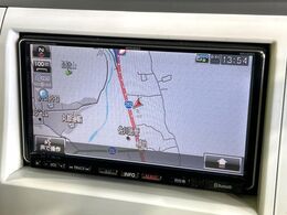 【ナビゲーション】目的地までしっかり案内してくれる使いやすいナビ。Bluetooth接続すればお持ちのスマホやMP3プレイヤーの音楽を再生可能！毎日の運転がさらに楽しくなります！！