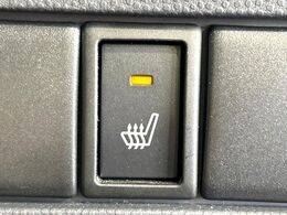 【シートヒーター】寒い日に重宝するシートヒーター！エアコンより早く温まってくれるので寒がりの人も安心ですね♪エアコンの温風は乾燥するから苦手、という方にもをおすすめです。