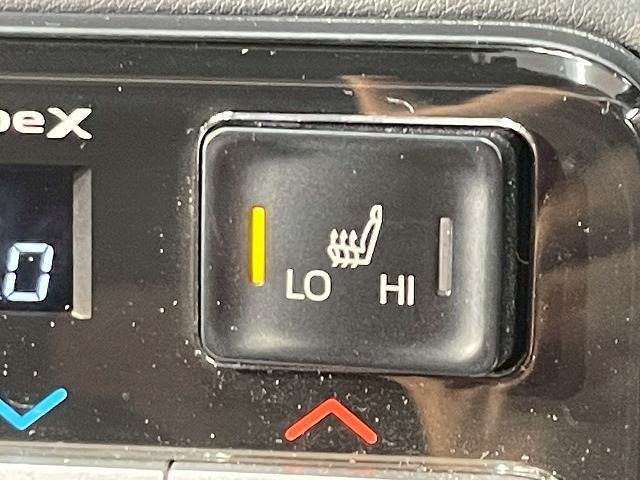 【シートヒーター】冬場はエアコンの温度設定を低めにでき、身体の芯からポカポカになります。