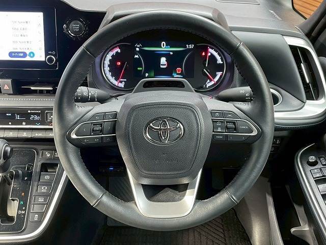 【ステアリングスイッチ】を装備しております。オーディオ操作をハンドルで行うことが可能です。