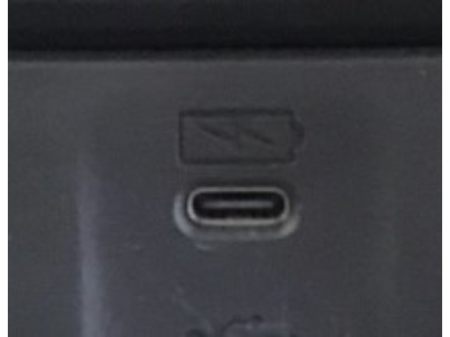 USBチャージャー搭載。スマートフォンなどの充電にとっても便利です