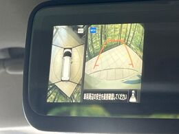 【マルチアラウンドモニター】専用のカメラにより、上から見下ろしたような視点で360度クルマの周囲を確認することができます☆死角部分も確認しやすく、狭い場所での切り返しや駐車もスムーズに行えます。