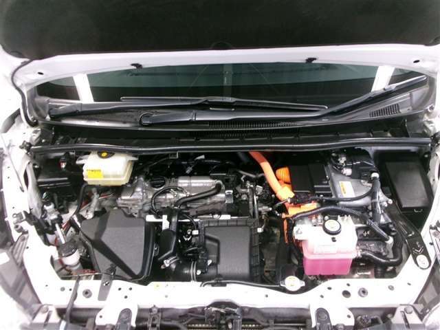 まるまるクリンでエンジンルームもピカピカ。