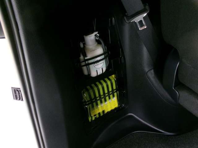 パンク修理キット積み込みです