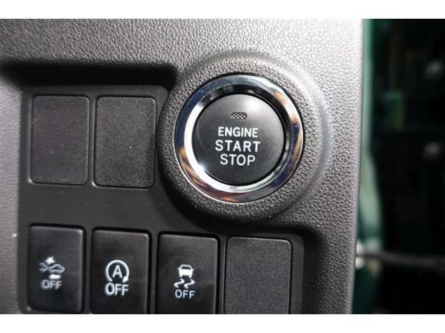プッシュスタートシステムです。キーをバッグやポケットに入れたままでブレーキを踏んでボタンを押すだけでエンジン始動出来ますよ♪