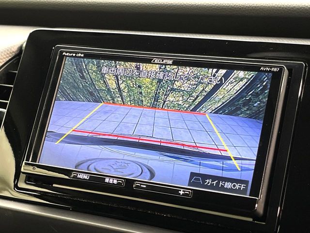 【バックカメラ】駐車時に後方がリアルタイム映像で確認できます。大型商業施設や立体駐車場での駐車時や、夜間のバック時に大活躍！運転スキルに関わらず、今や必須となった装備のひとつです！