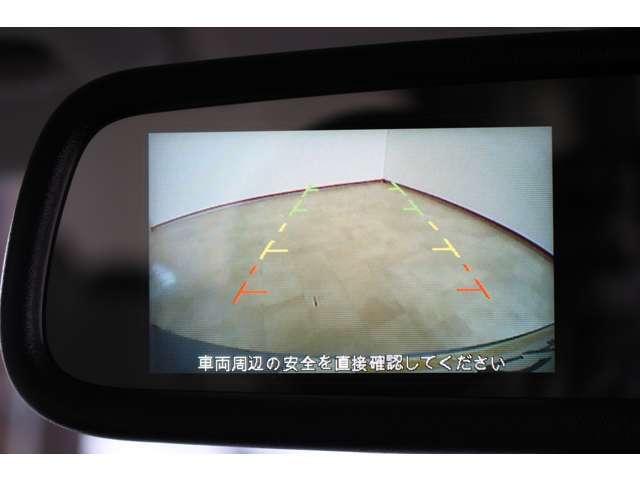 バックモニターは後退時に車庫入れなどでバックする際に後方確認ができて便利です。車庫入れが苦手な人もこれで安心。