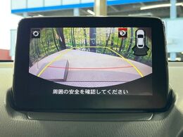【バックカメラ】駐車時に後方がリアルタイム映像で確認できます。大型商業施設や立体駐車場での駐車時や、夜間のバック時に大活躍！運転スキルに関わらず、今や必須となった装備のひとつです！