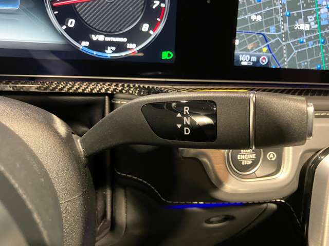 メルセデスベンツでは殆どが電子コラムシフトを採用しており、前進後退の切り替えをスムーズに行うことが出来ます。
