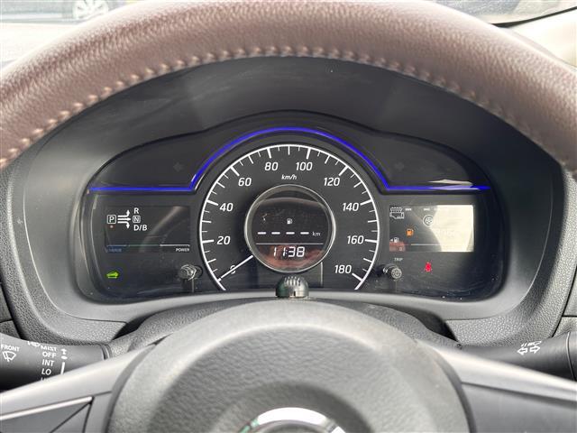 【スピードメーター】メーターがシンプルで見やすく運転しやすいですね！