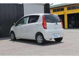 ダイハツミラ4WDです。きれいな白です。