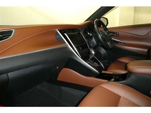 シックな配色のインテリアです☆