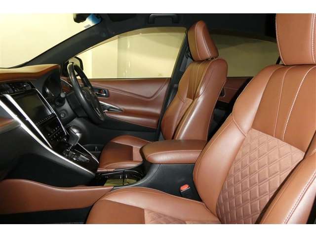 シックな配色のインテリアです☆